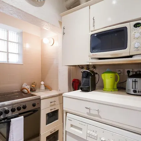 Apartman Flh Janelas Verdes Charming Flat *